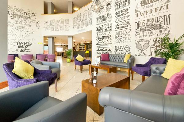 YHA Poppit Sands